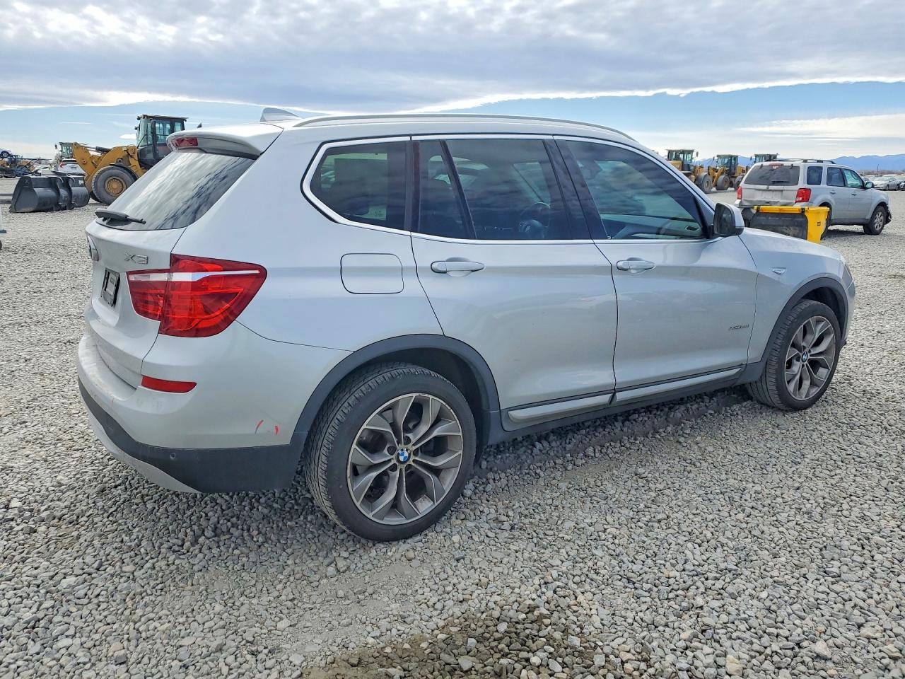 2015 BMW X3 XDRIVE28I photo 3