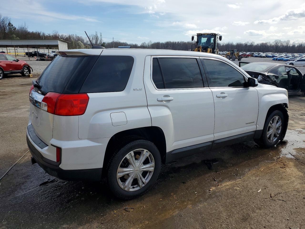 2017 GMC TERRAIN SLE photo 3