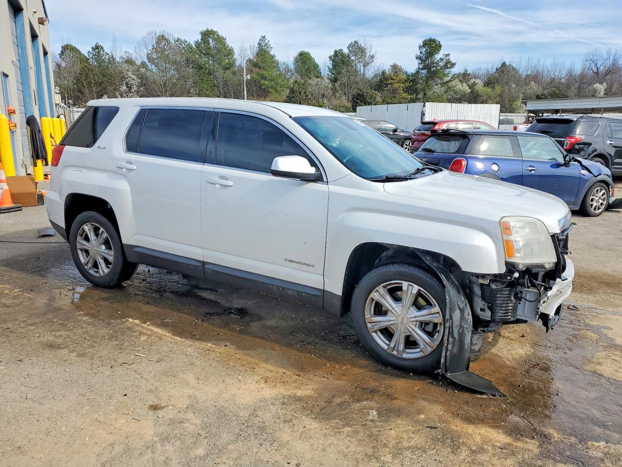 2017 GMC TERRAIN SLE photo 4