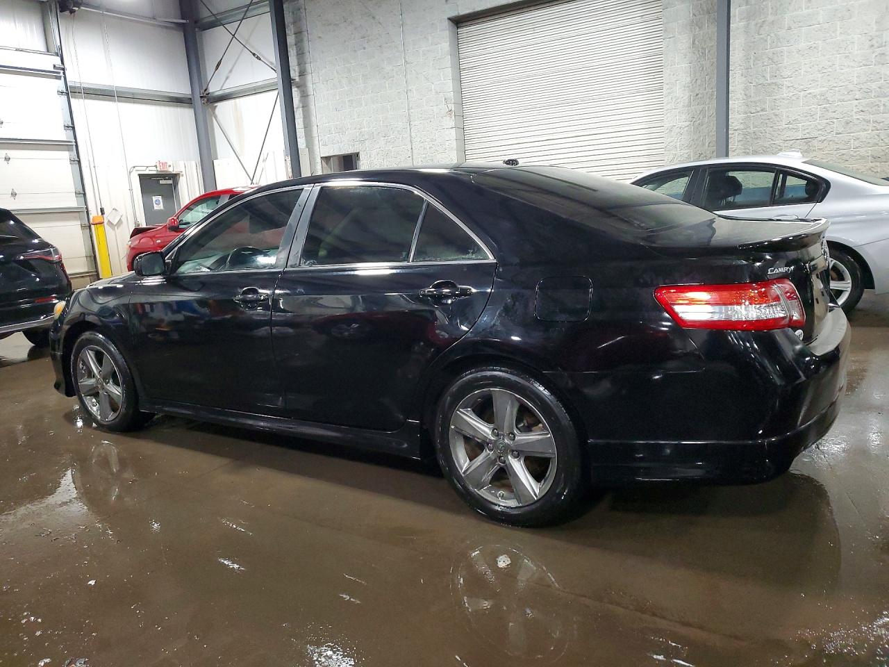 2010 TOYOTA CAMRY SE V6 photo 2