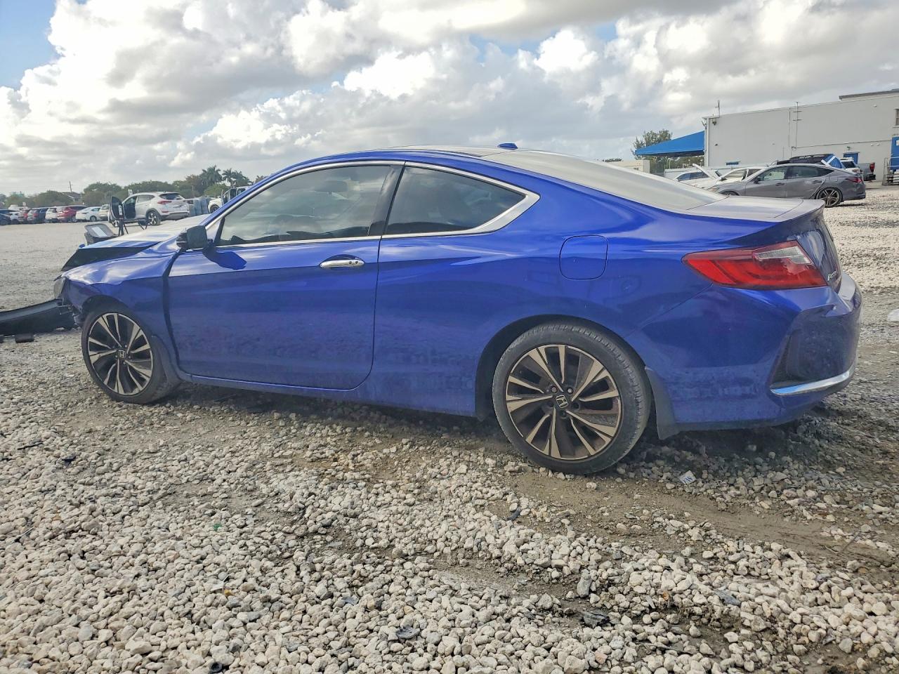 2017 HONDA ACCORD EX photo 3