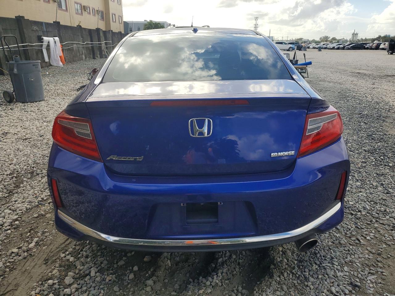 2017 HONDA ACCORD EX photo 11