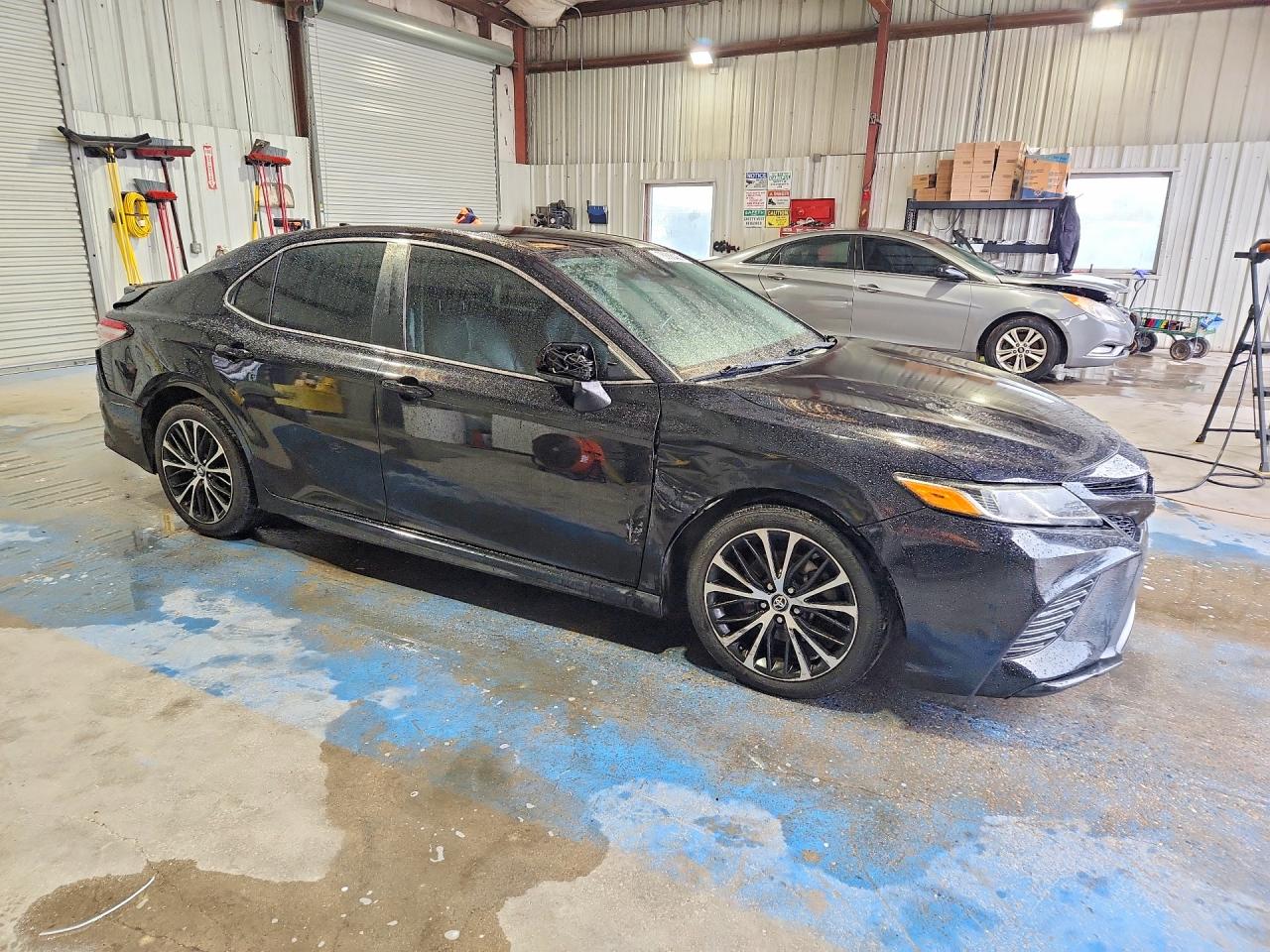 2019 TOYOTA CAMRY SE photo 10
