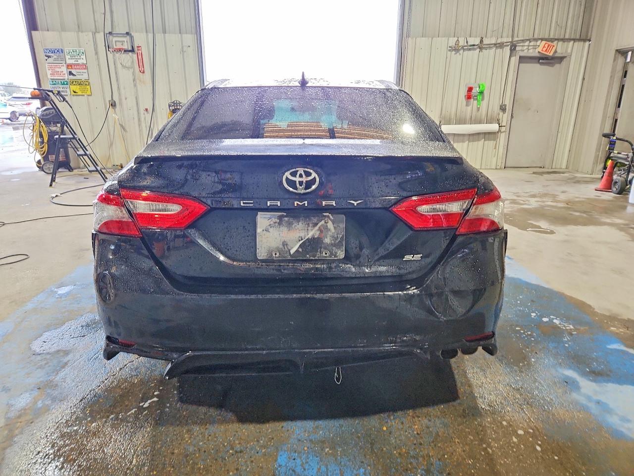 2019 TOYOTA CAMRY SE photo 16