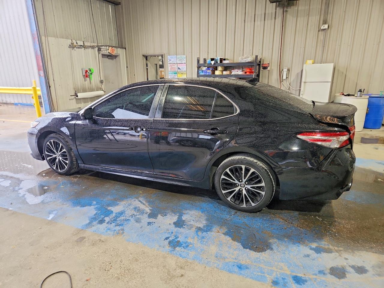 2019 TOYOTA CAMRY SE photo 4