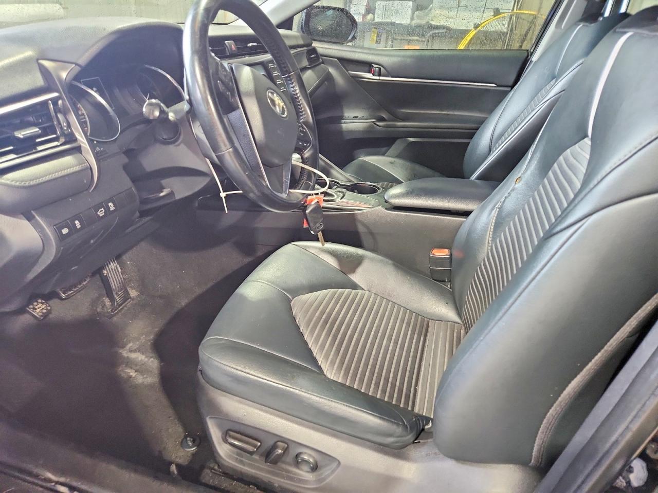 2019 TOYOTA CAMRY SE photo 19