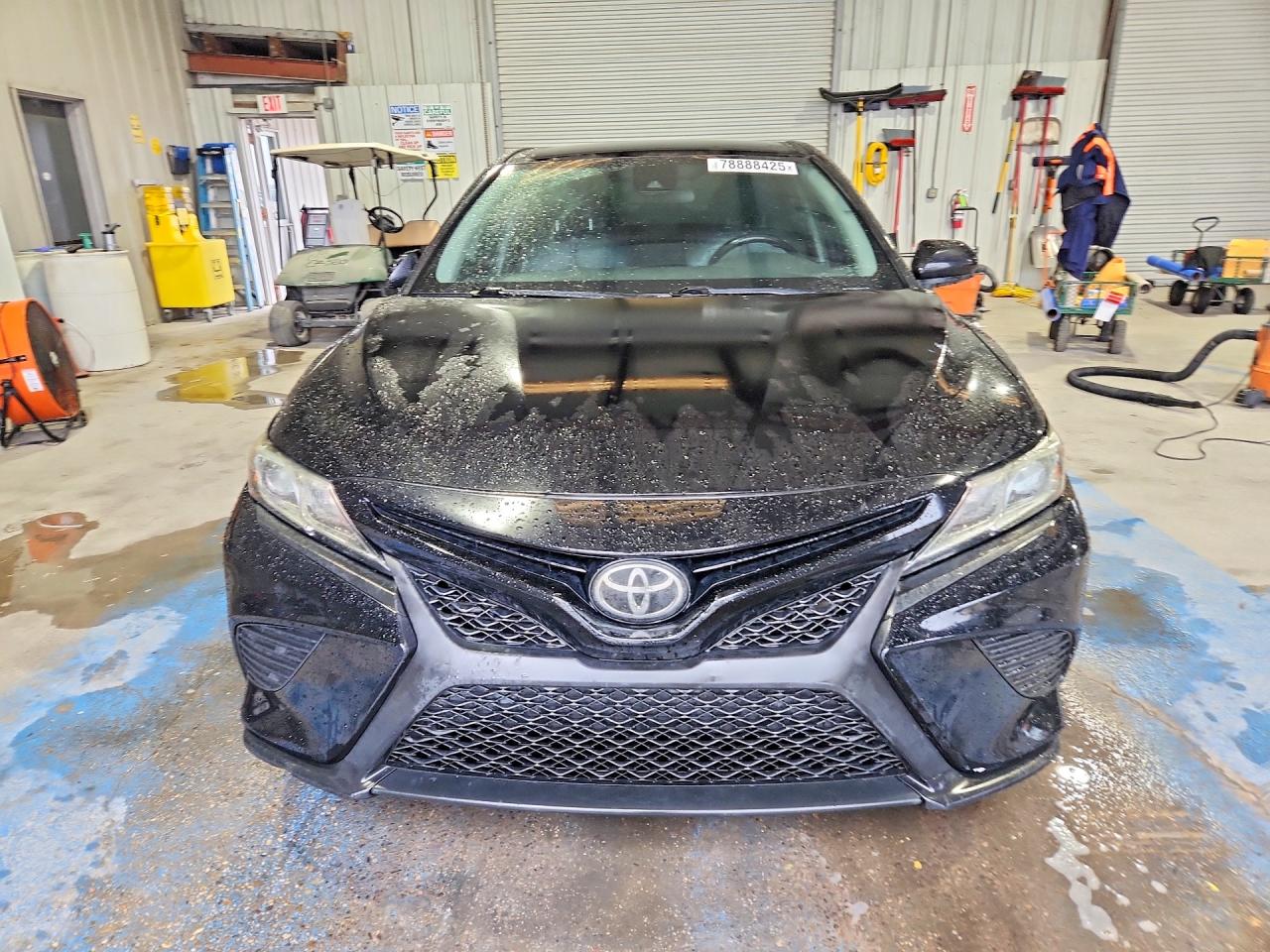 2019 TOYOTA CAMRY SE photo 13