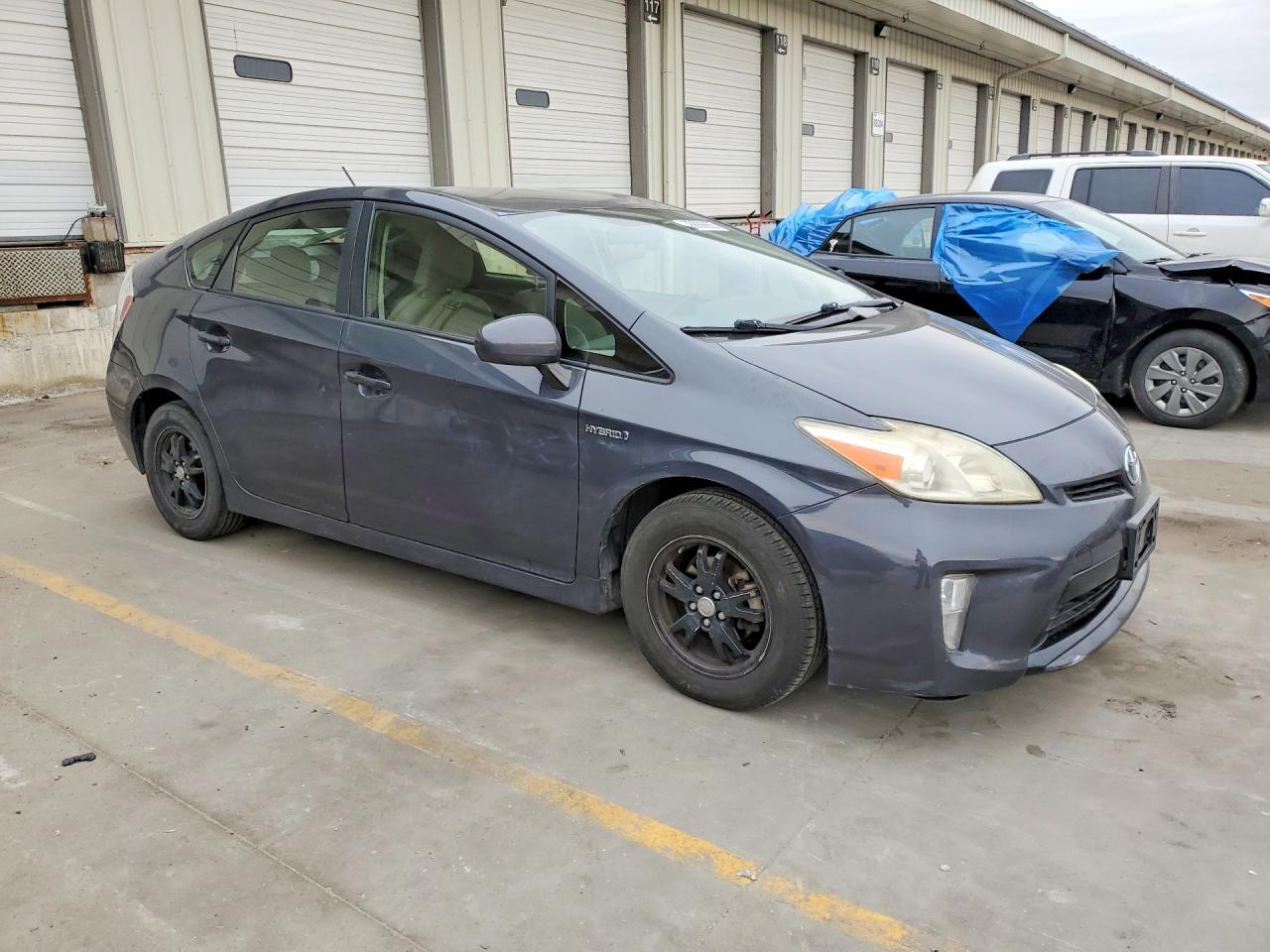 2014 TOYOTA PRIUS TWO photo 4