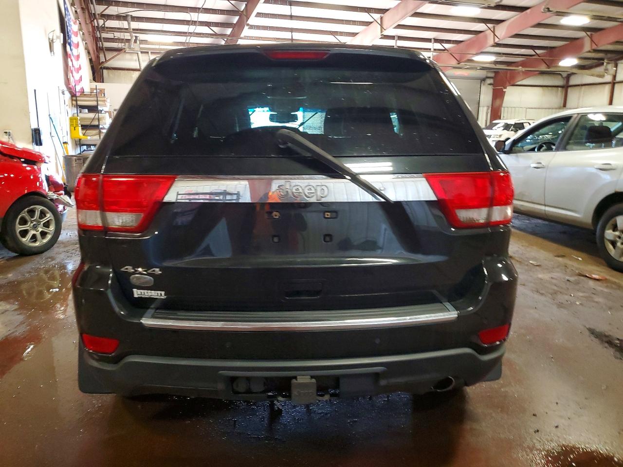 2011 JEEP GRAND CHEROKEE OVERLAND photo 11