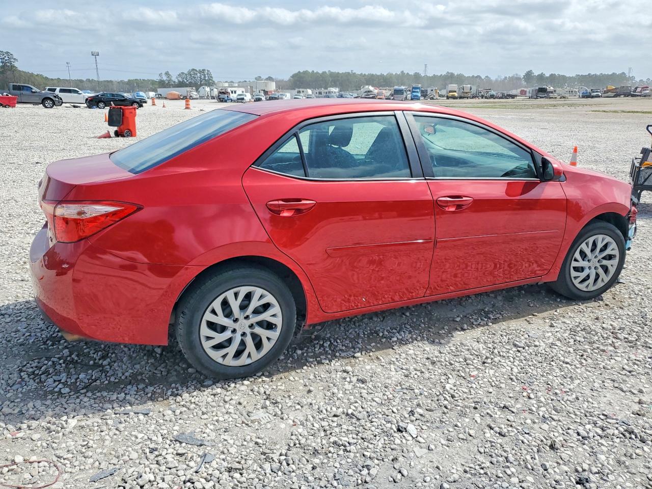 2018 TOYOTA COROLLA LE photo 5