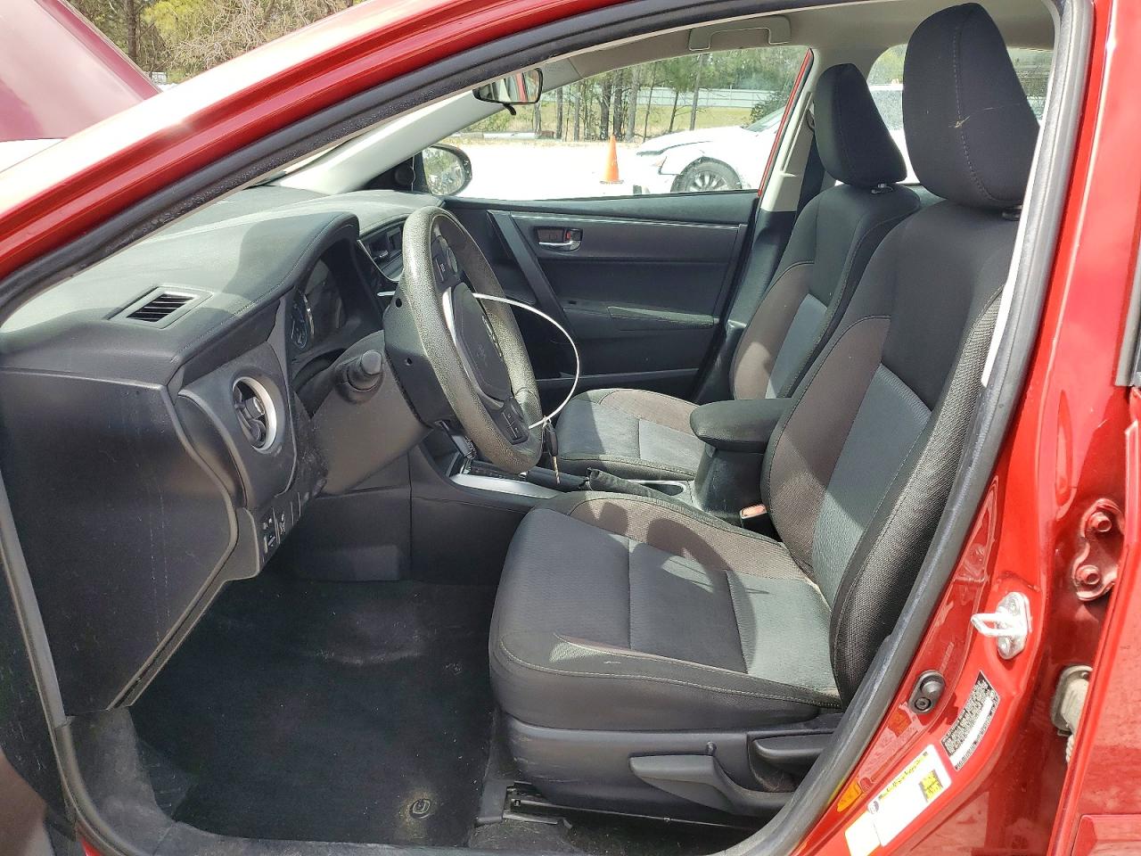2018 TOYOTA COROLLA LE photo 13