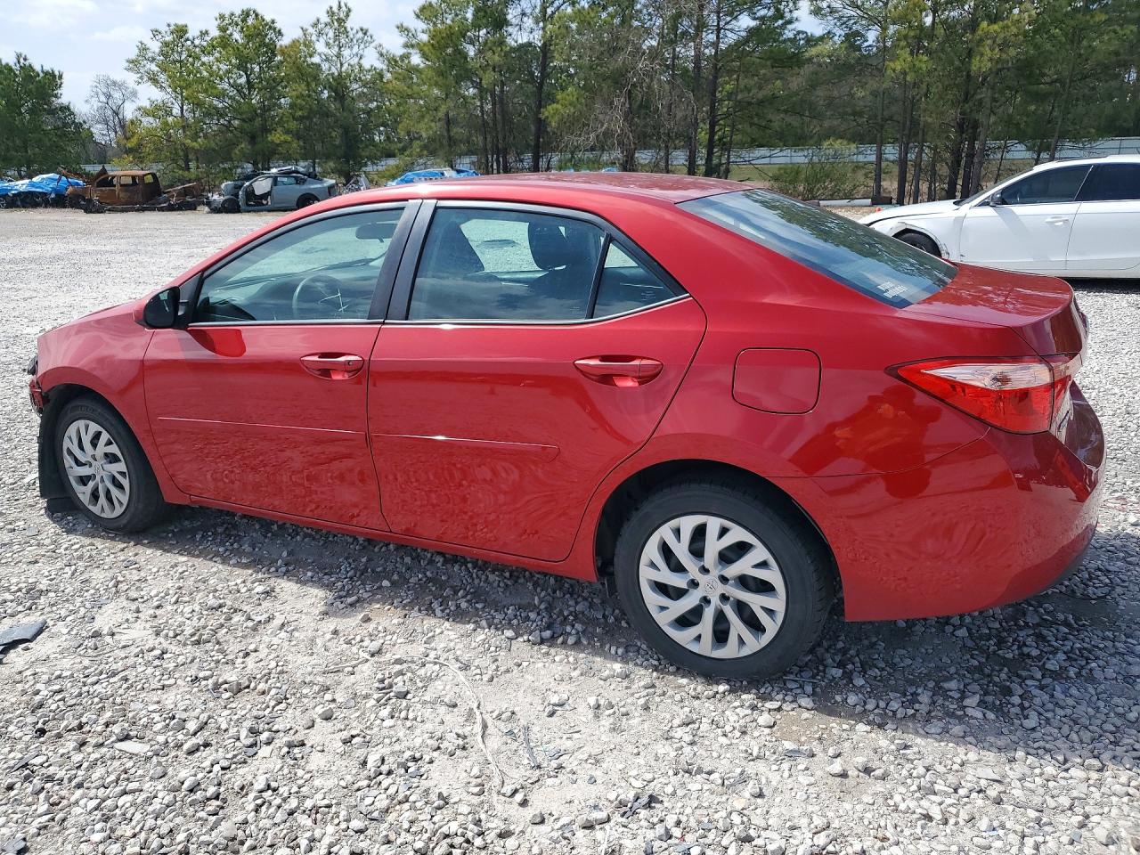 2018 TOYOTA COROLLA LE photo 3
