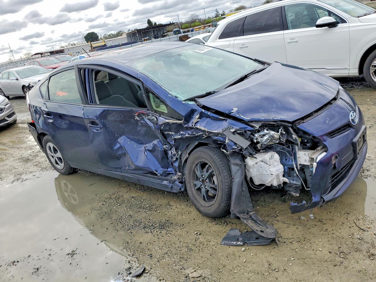 2012 TOYOTA PRIUS THREE photo 4
