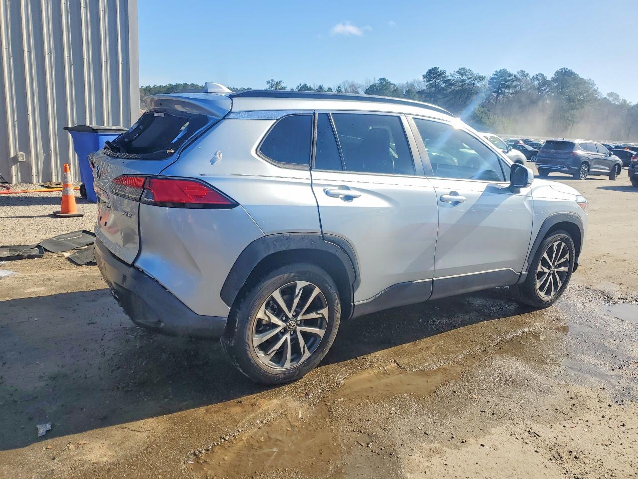 2023 TOYOTA COROLLA CROSS XLE photo 7