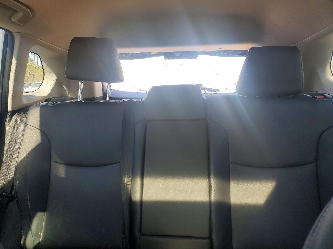 2023 TOYOTA COROLLA CROSS XLE photo 28