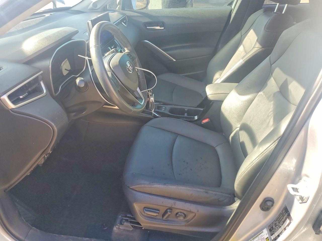 2023 TOYOTA COROLLA CROSS XLE photo 19