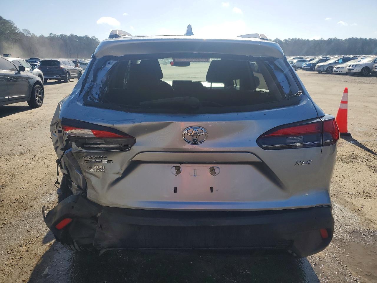 2023 TOYOTA COROLLA CROSS XLE photo 16