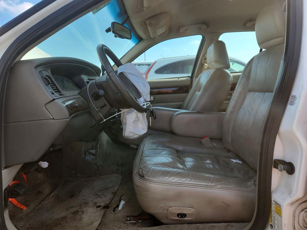 2010 MERCURY GRAND MARQUIS LS photo 19