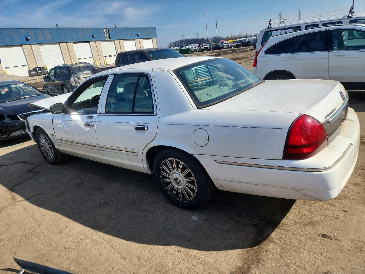 2010 MERCURY GRAND MARQUIS LS photo 4