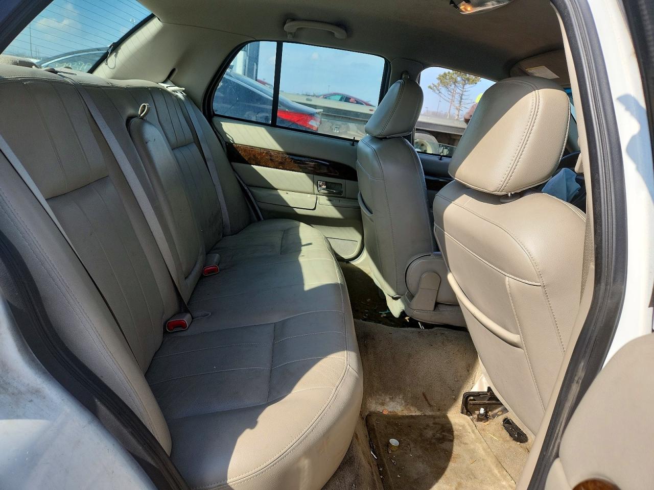 2010 MERCURY GRAND MARQUIS LS photo 28