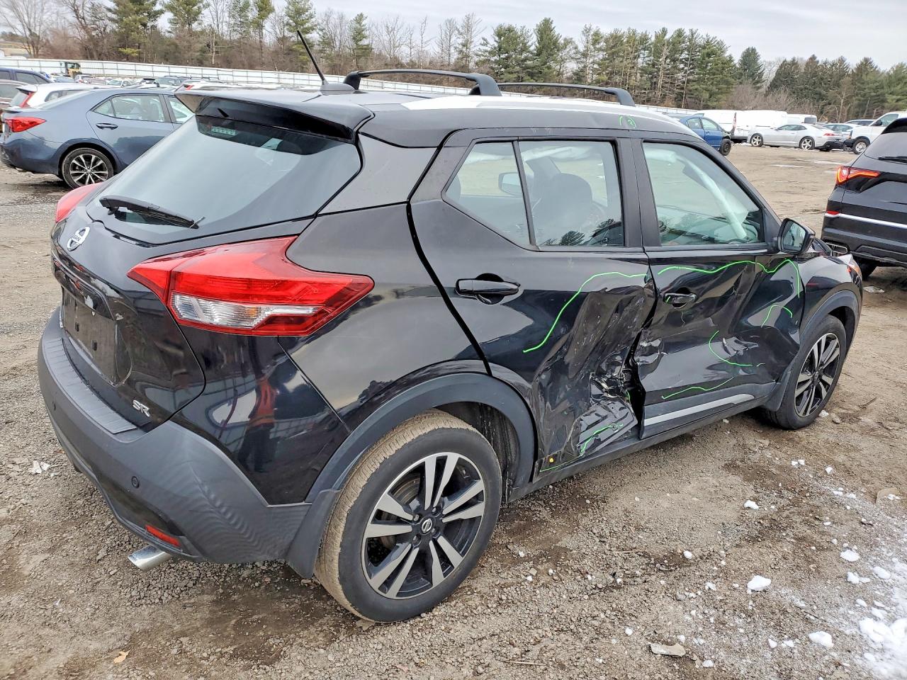 2019 NISSAN KICKS SR photo 3
