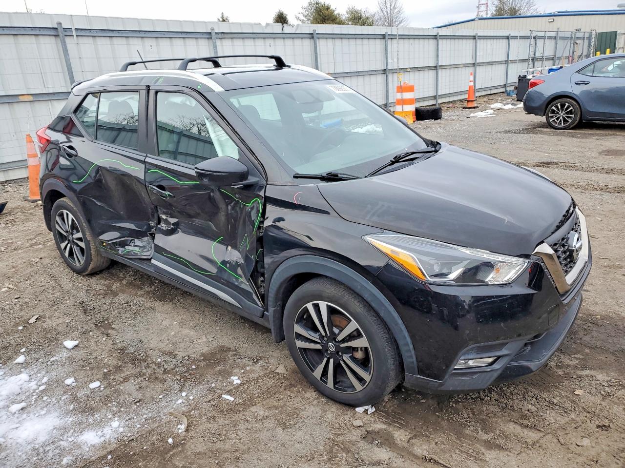 2019 NISSAN KICKS SR photo 4
