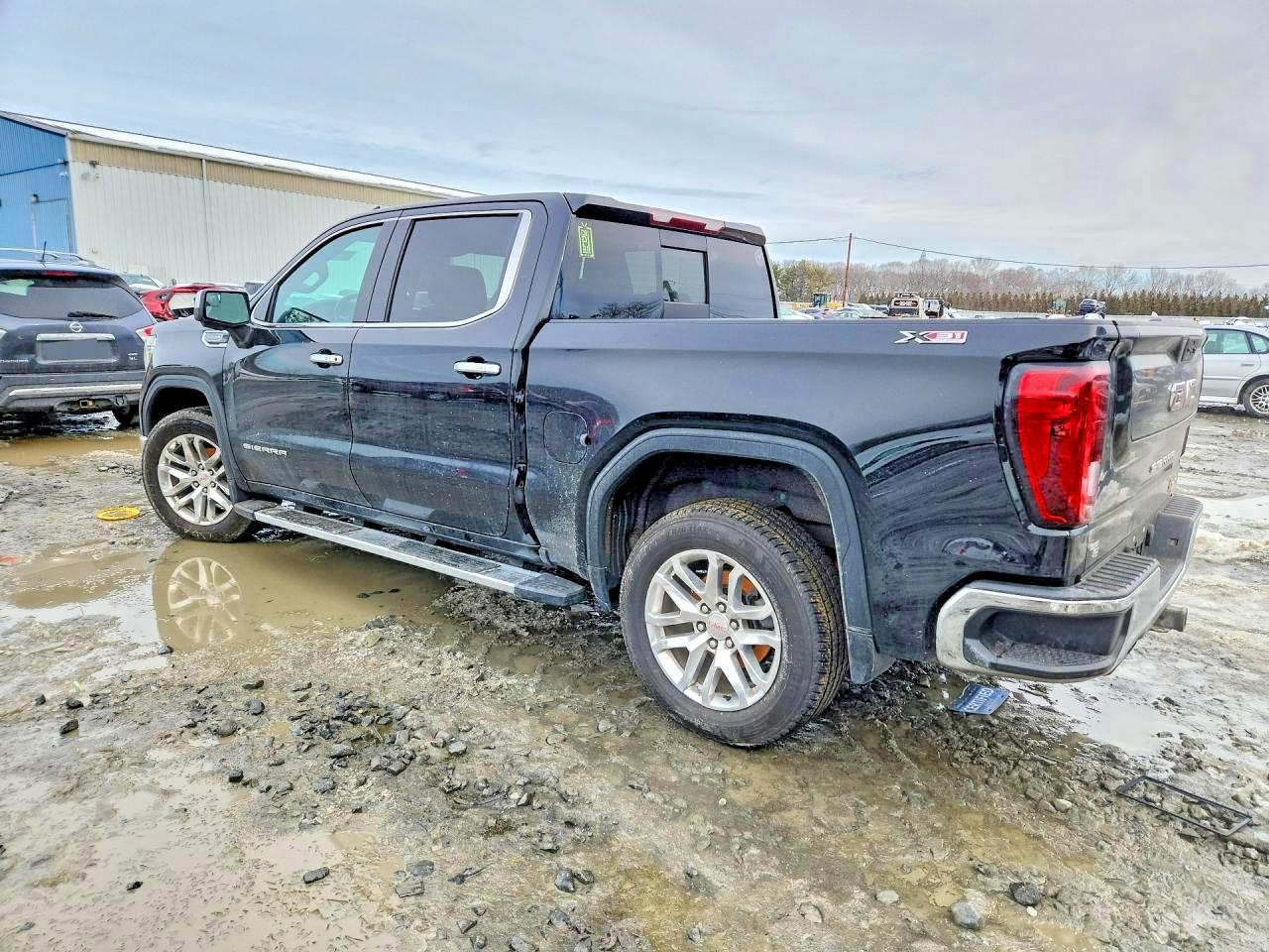 2021 GMC SIERRA K1500 SLT photo 3