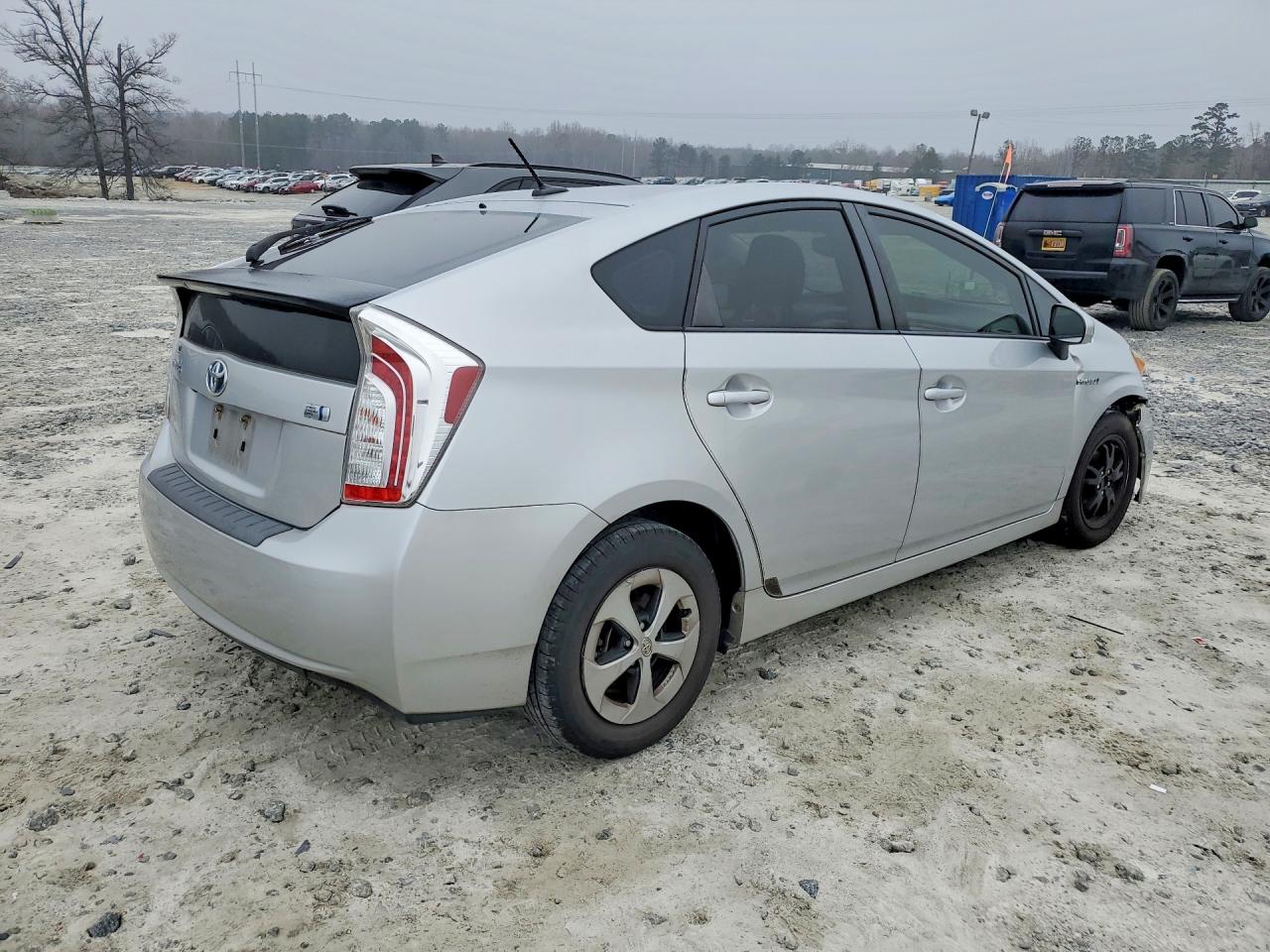 2015 TOYOTA PRIUS FOUR photo 5