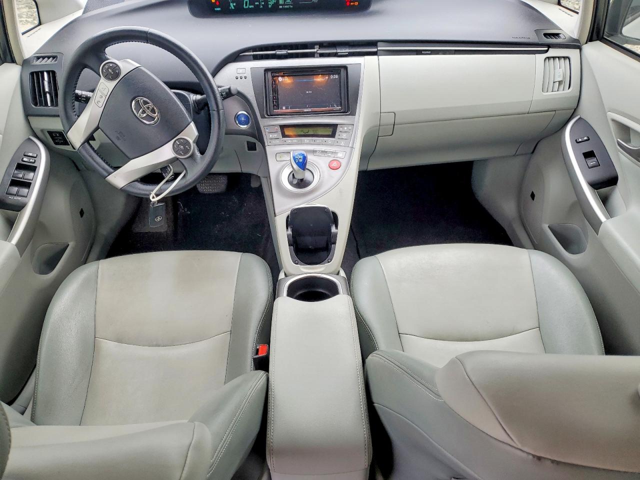2015 TOYOTA PRIUS FOUR photo 15