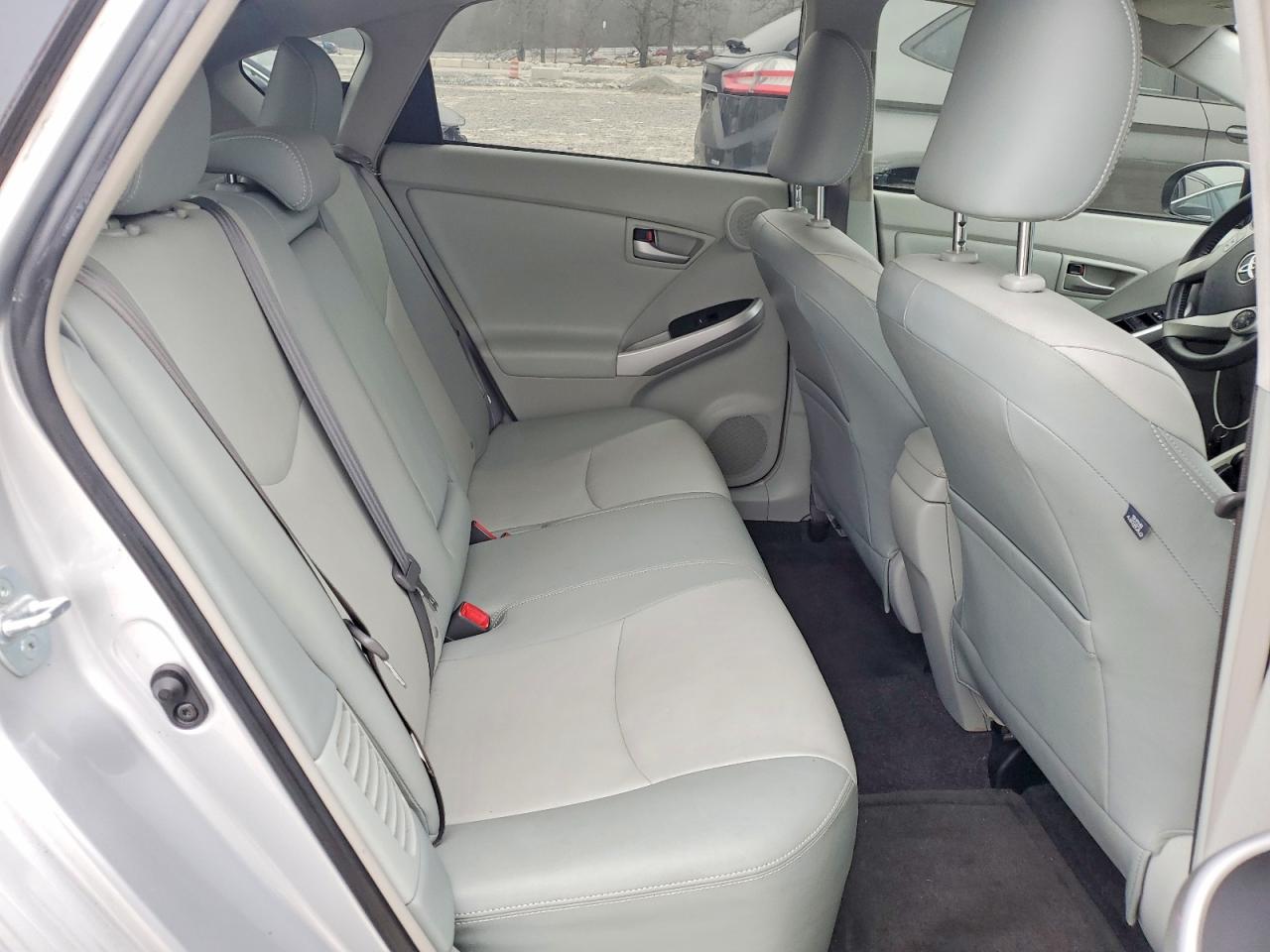 2015 TOYOTA PRIUS FOUR photo 19