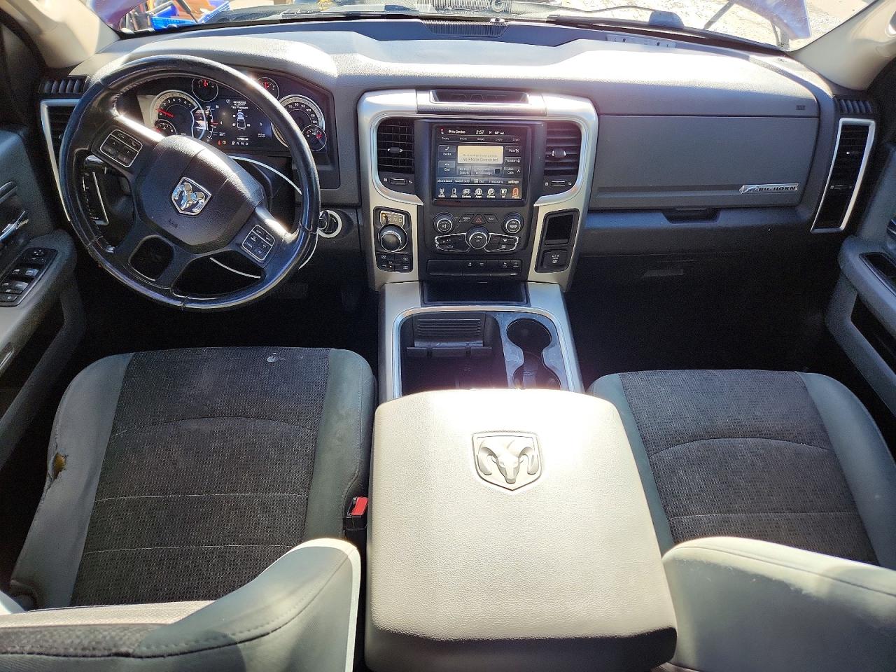 2016 RAM 1500 SLT photo 8