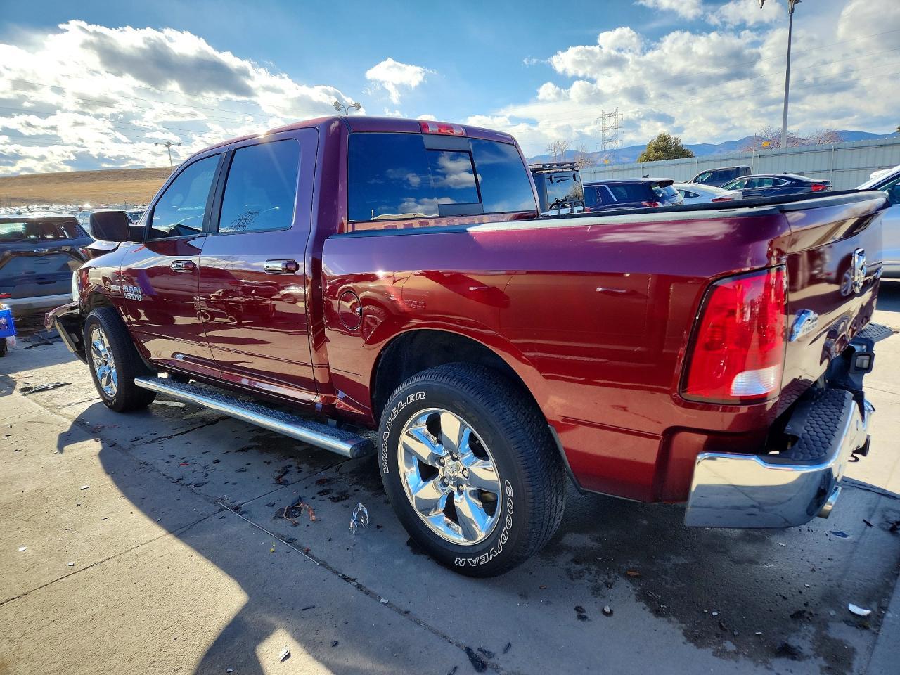 2016 RAM 1500 SLT photo 2