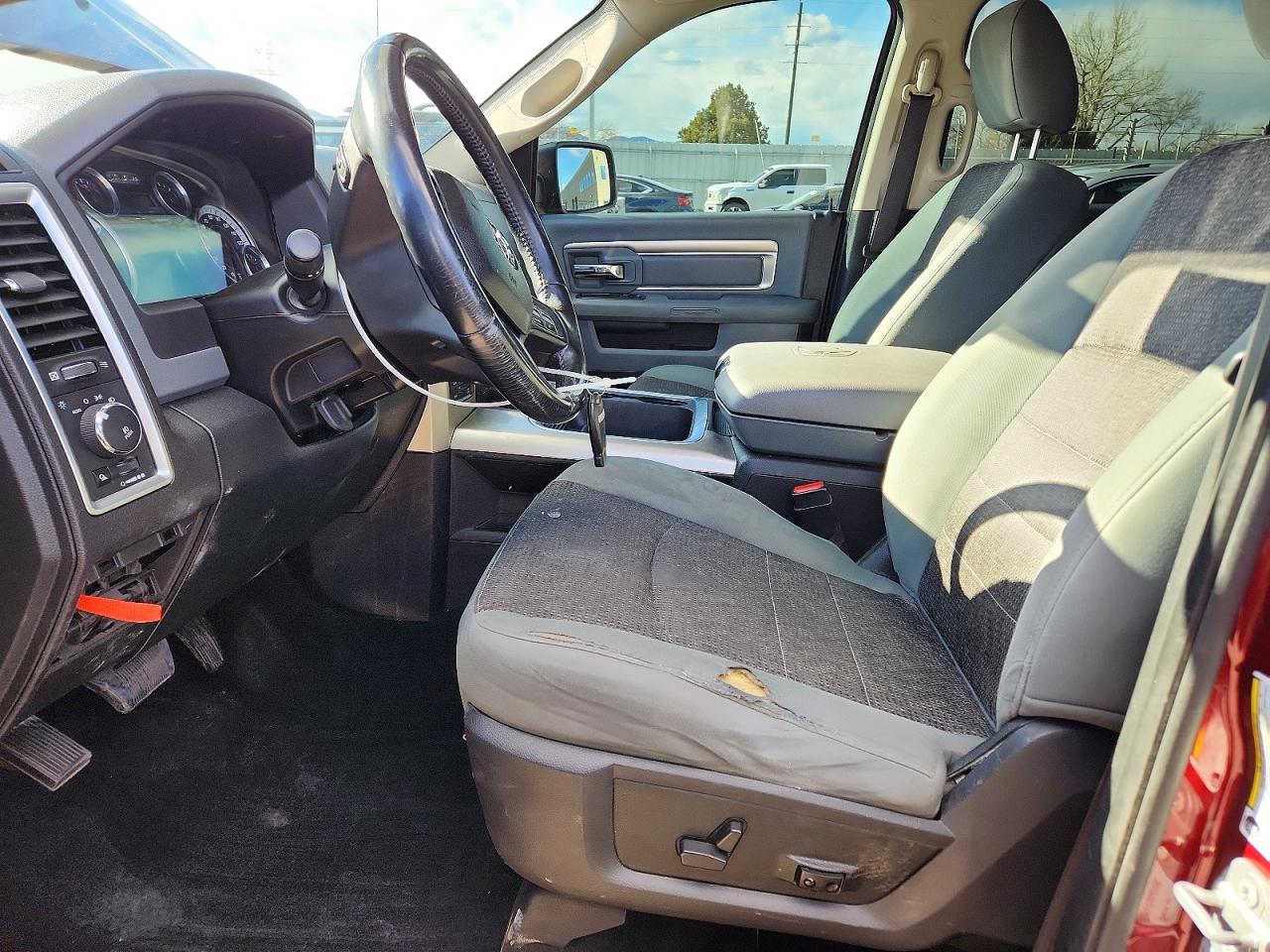 2016 RAM 1500 SLT photo 7