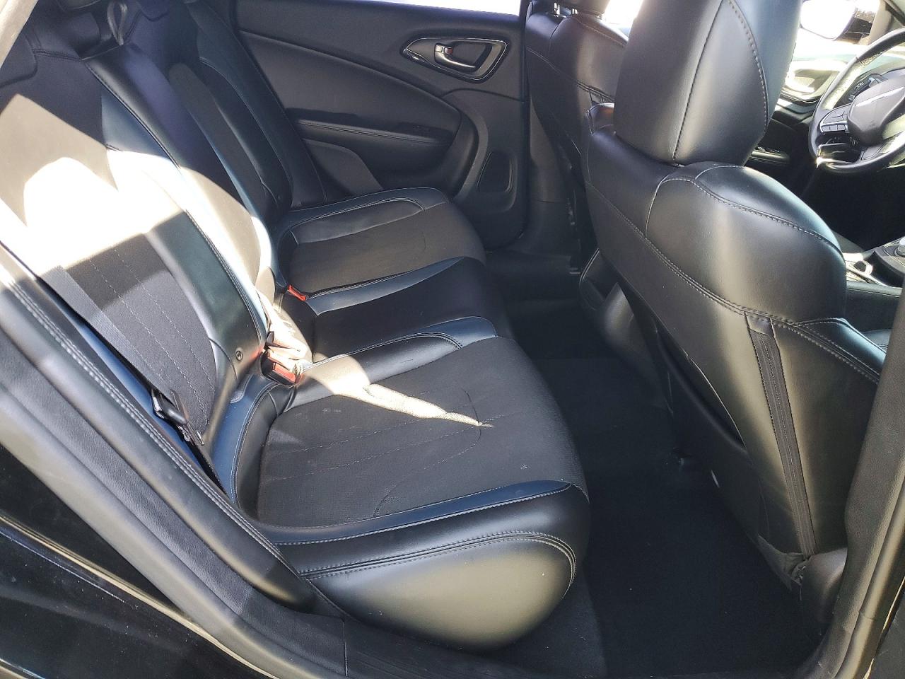 2015 CHRYSLER 200 S photo 19
