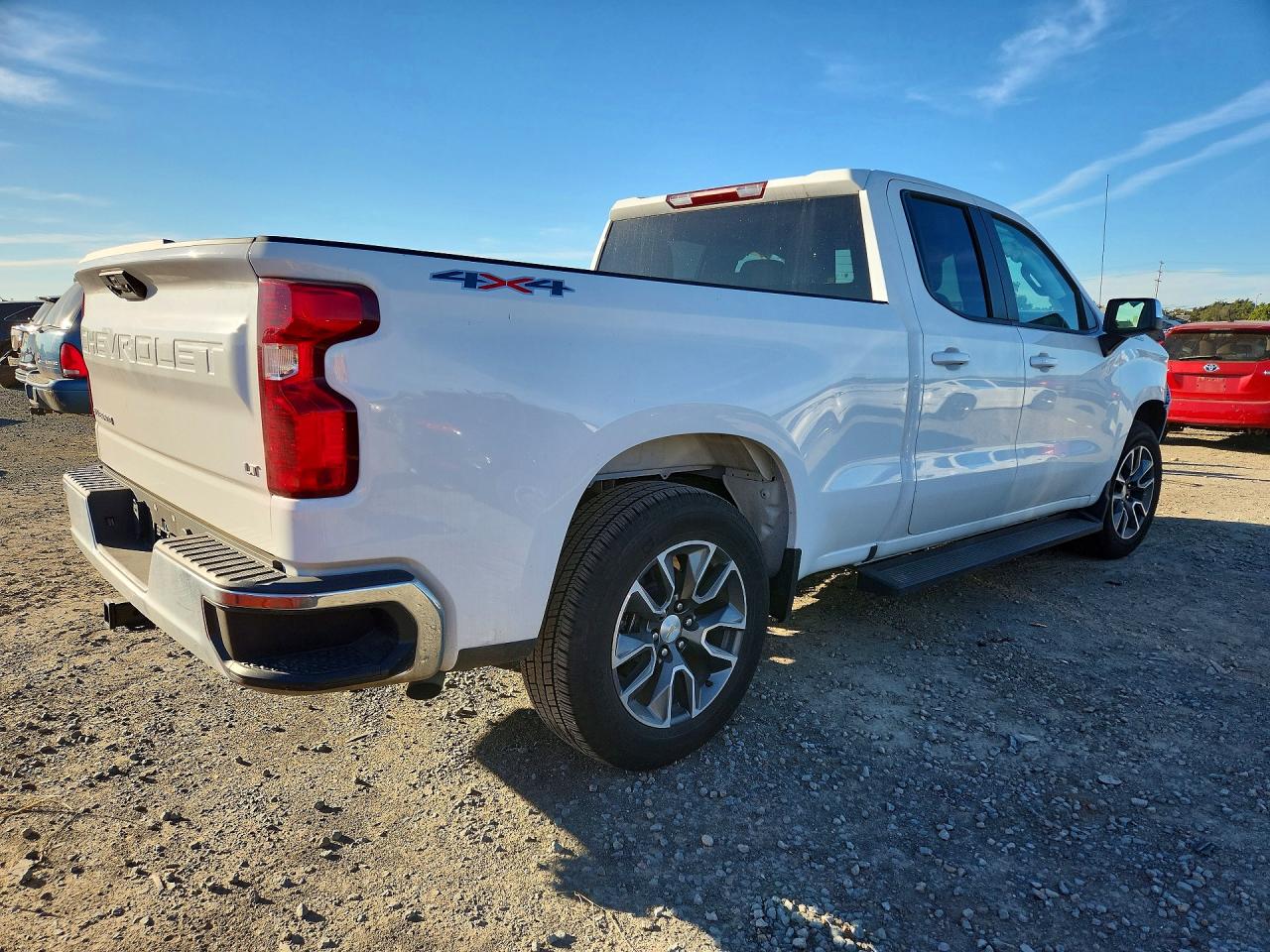 2024 CHEVROLET SILVERADO K1500 LT-L photo 3