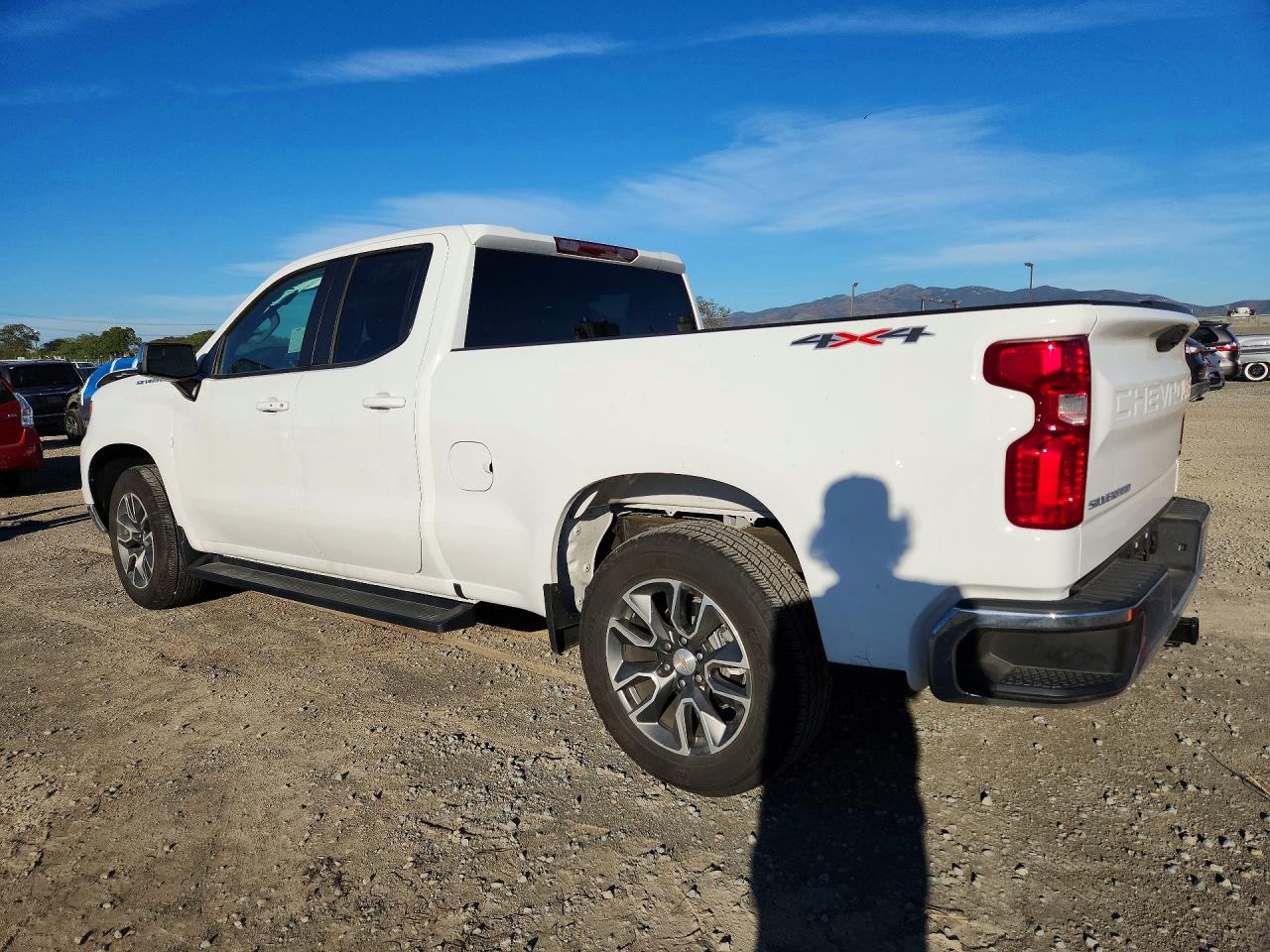 2024 CHEVROLET SILVERADO K1500 LT-L photo 2