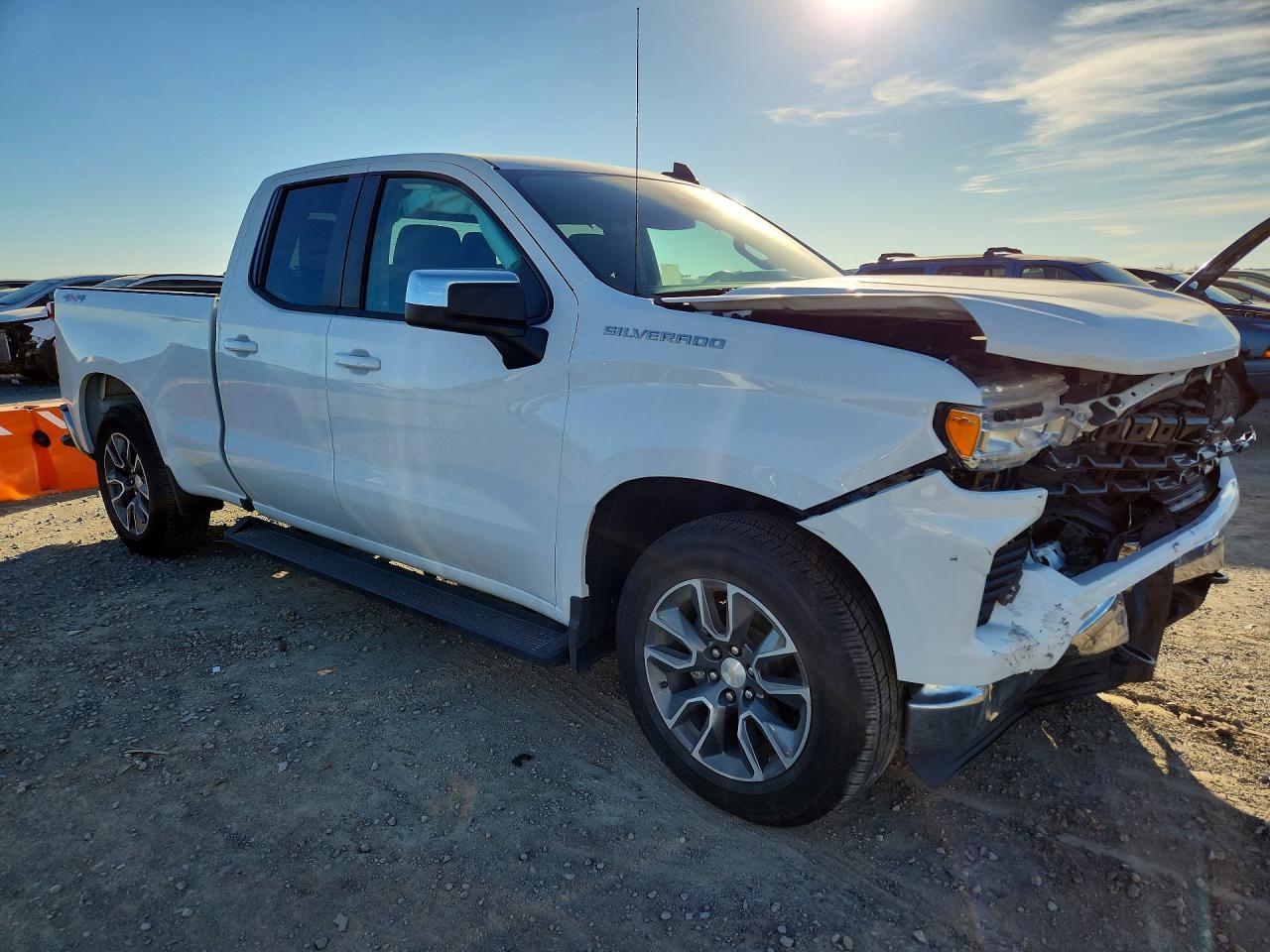 2024 CHEVROLET SILVERADO K1500 LT-L photo 4