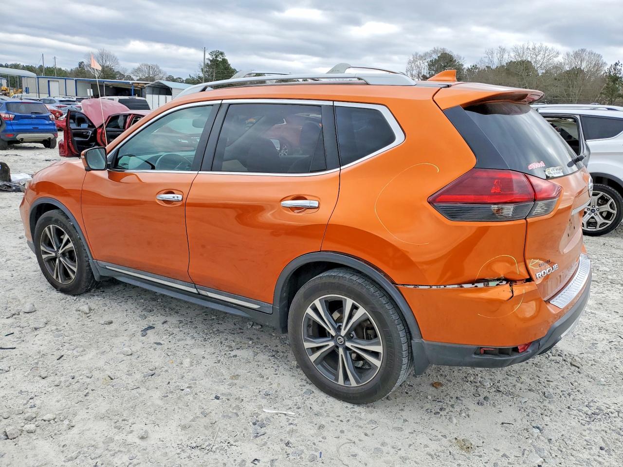 2018 NISSAN ROGUE S photo 2