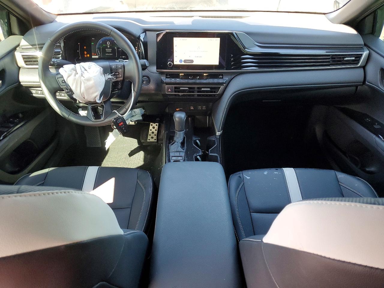 2025 TOYOTA CAMRY SE photo 8