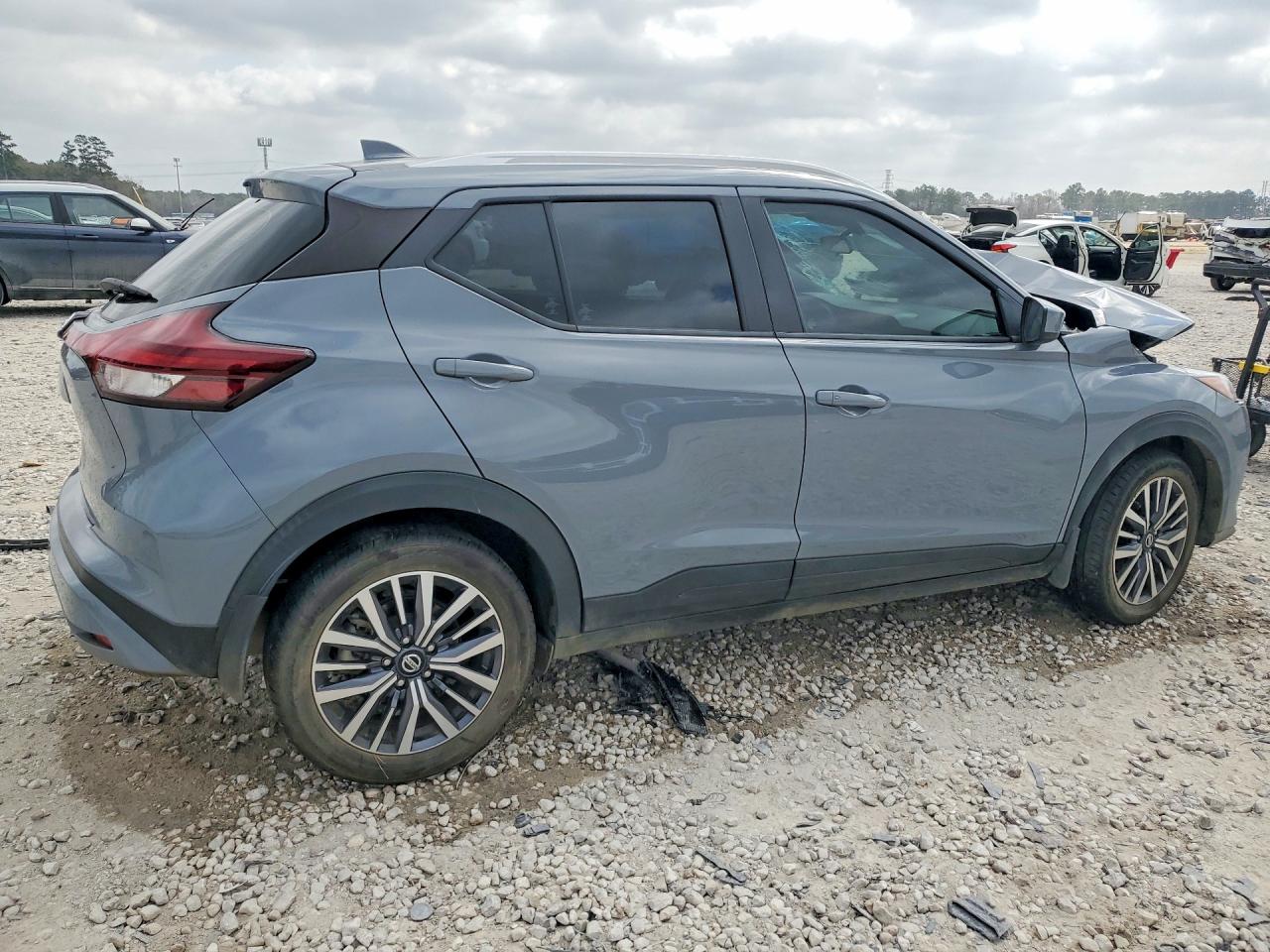 2021 NISSAN KICKS SV photo 5