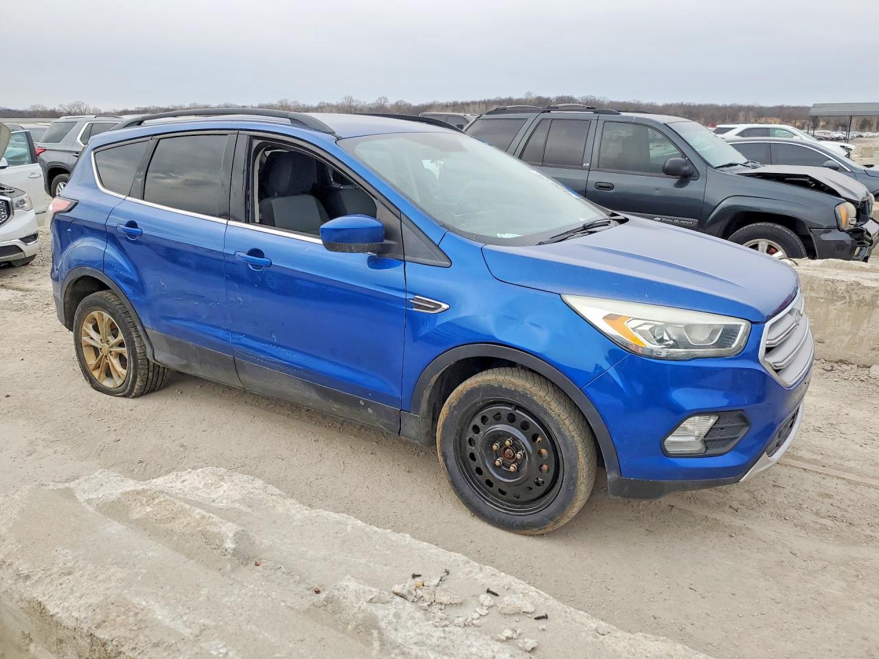 2017 FORD ESCAPE SE photo 4