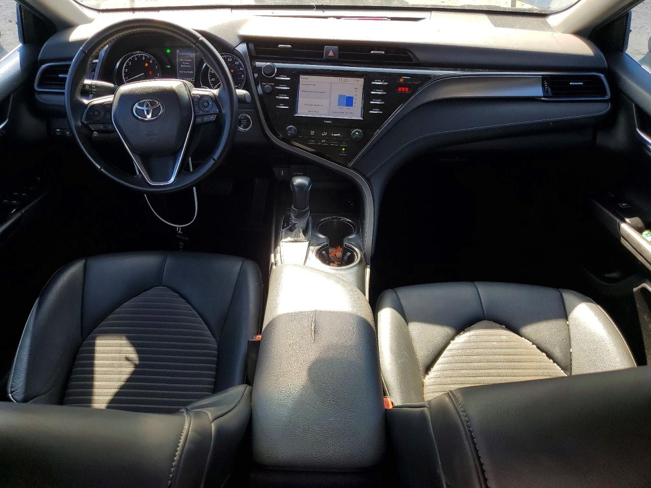 2020 TOYOTA CAMRY SE photo 8