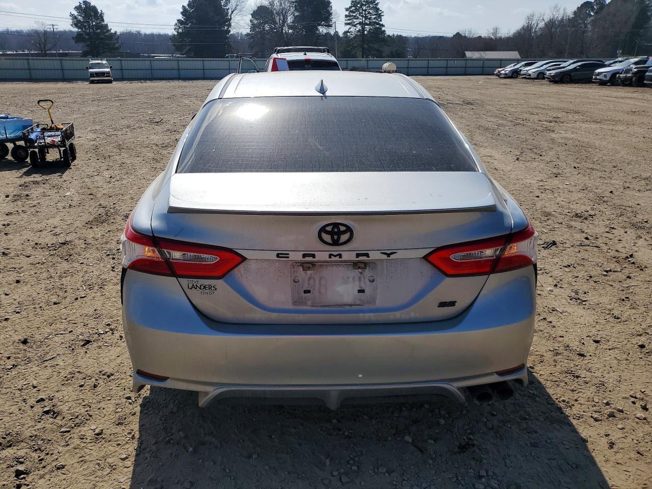 2020 TOYOTA CAMRY SE photo 6