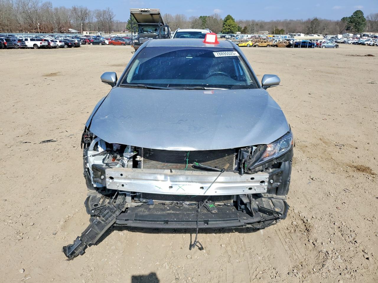 2020 TOYOTA CAMRY SE photo 5