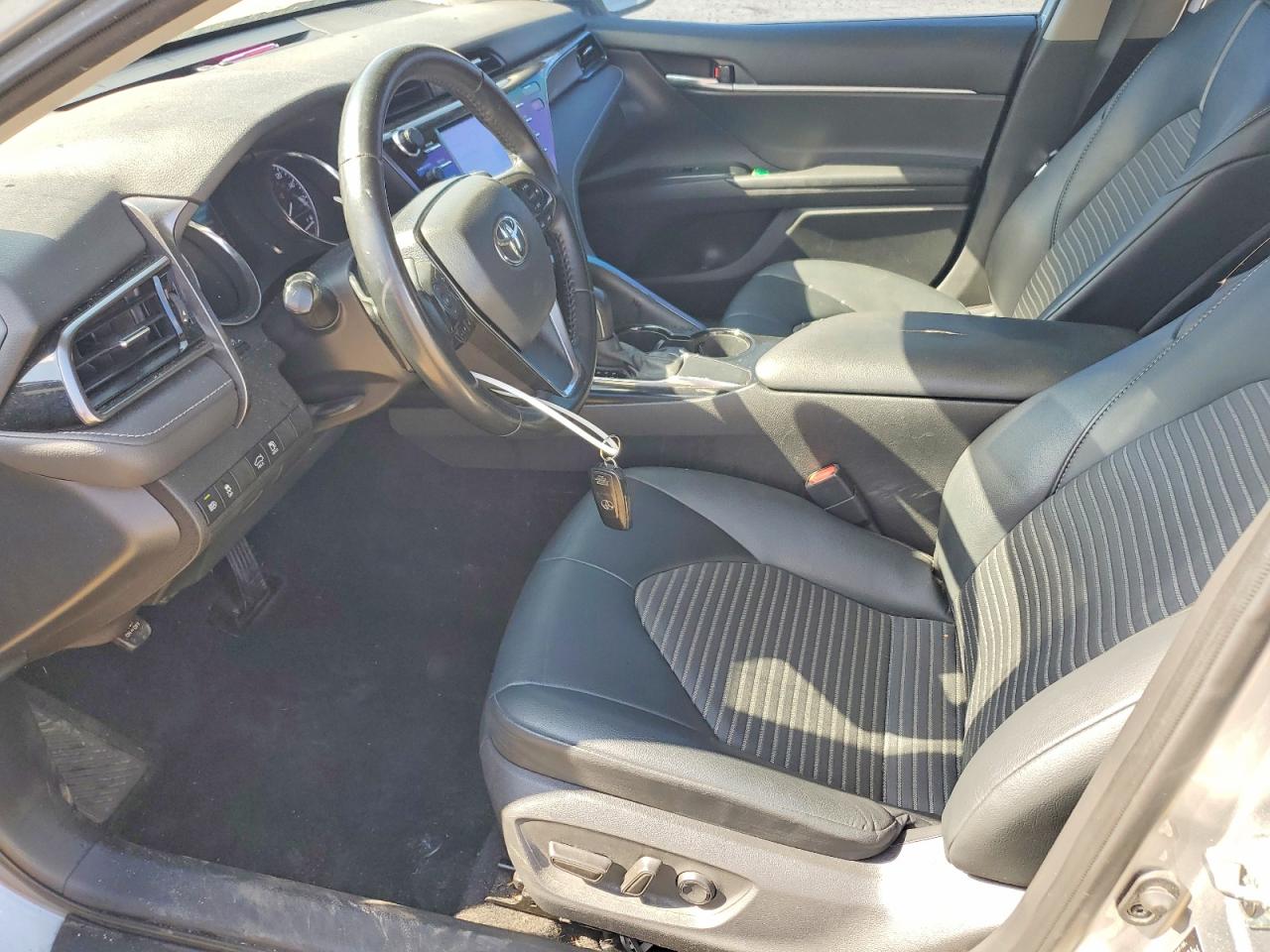 2020 TOYOTA CAMRY SE photo 7