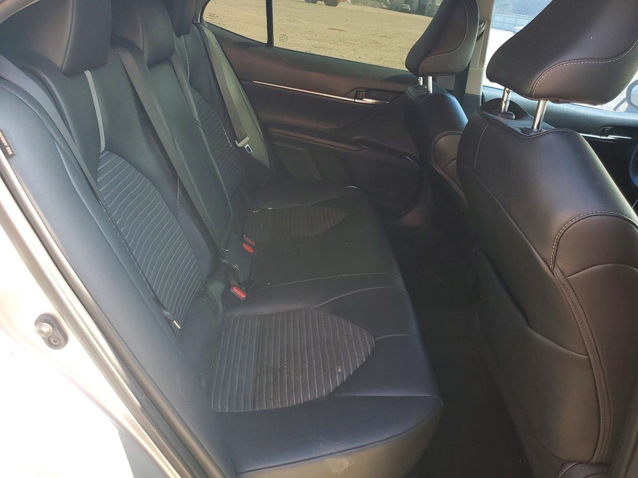 2020 TOYOTA CAMRY SE photo 10
