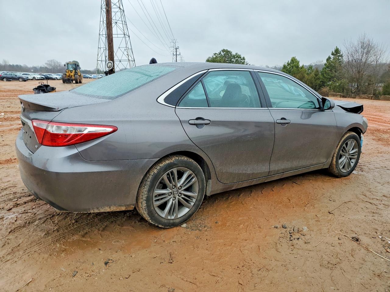 2017 TOYOTA CAMRY SE photo 3