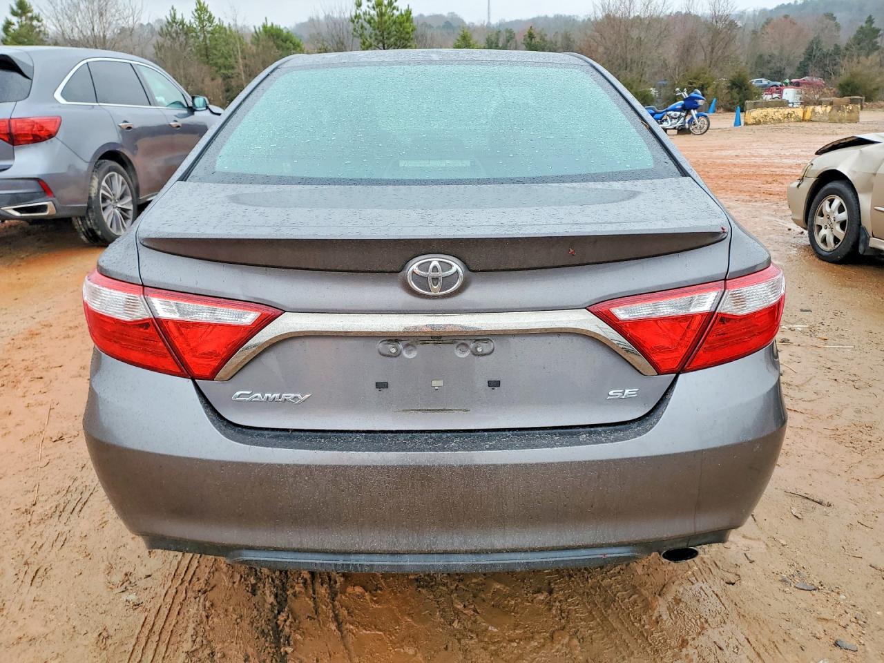 2017 TOYOTA CAMRY SE photo 6
