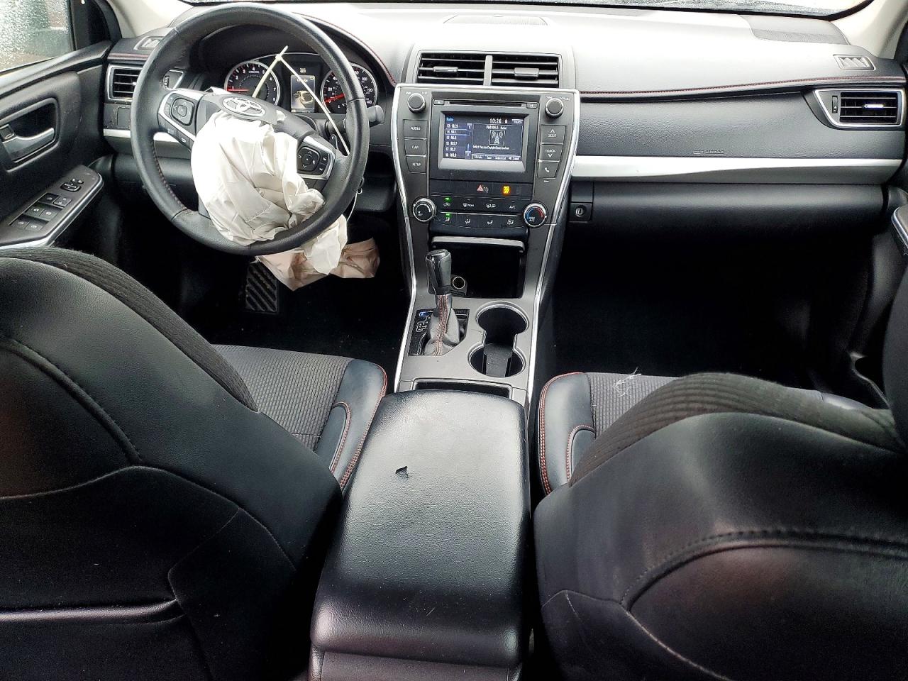 2017 TOYOTA CAMRY SE photo 8