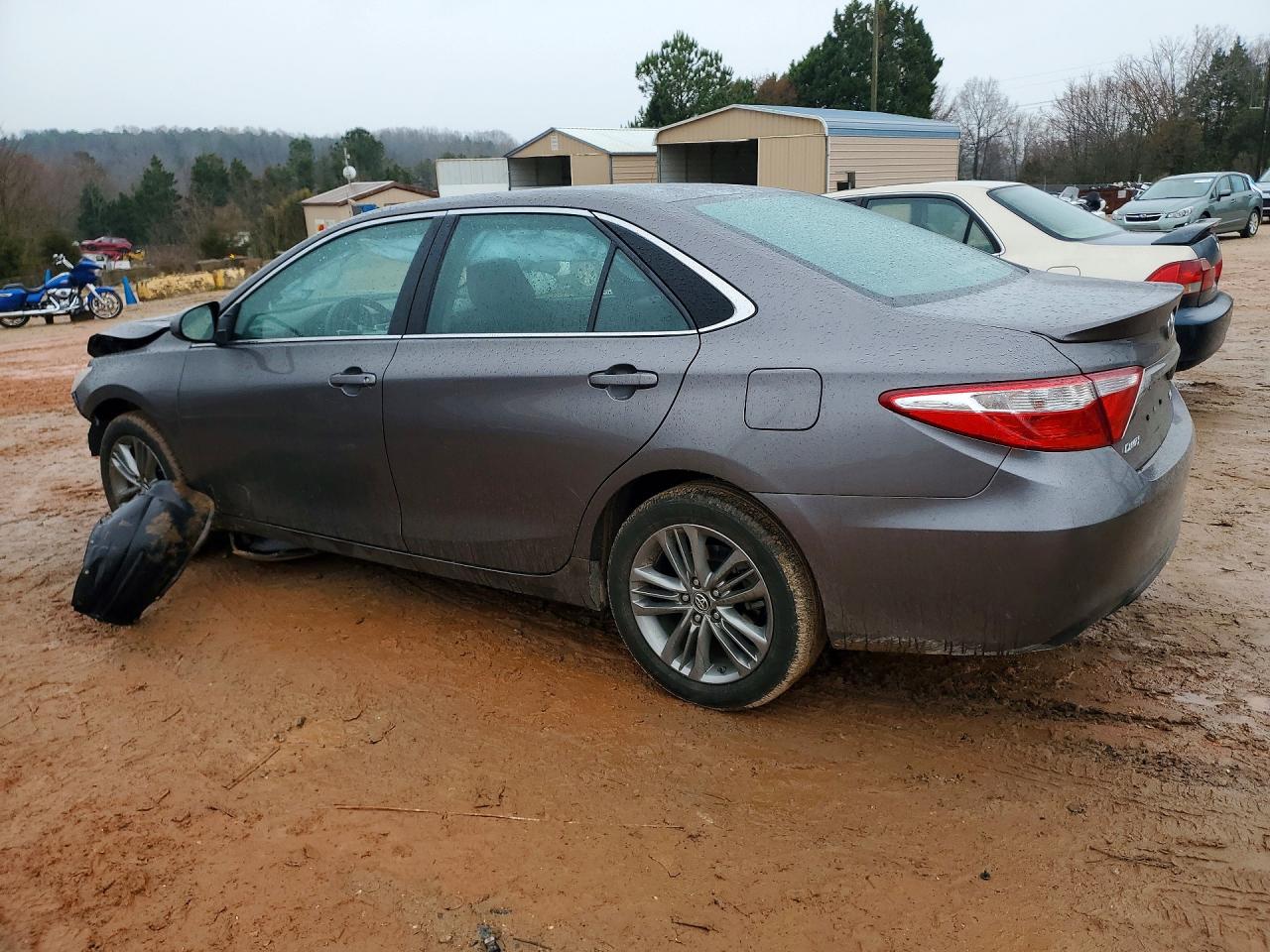 2017 TOYOTA CAMRY SE photo 2